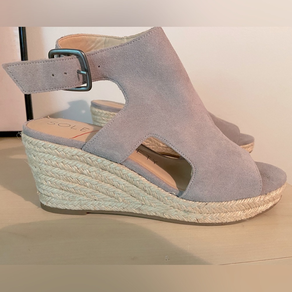 Adorable like new Sole Society peep toe wedge sandal